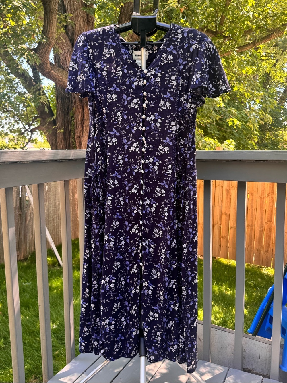 Vintage Fashion Bug Floral Maxi Dress Pearl Buttons ,Shoulder Pads & Belt SZ L